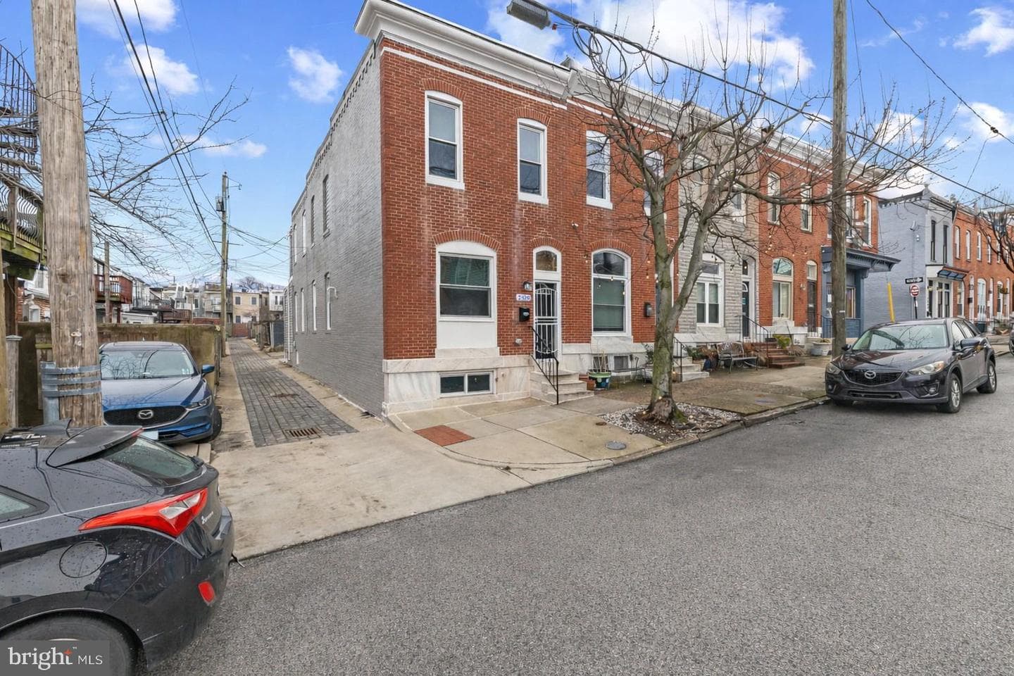 2519 E Fairmount Avenue photo 2