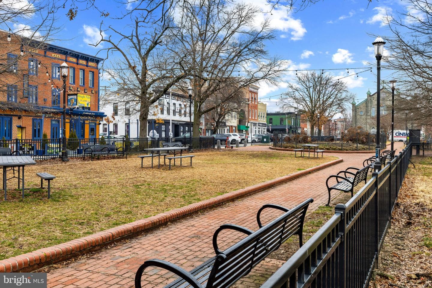 2519 E Fairmount Avenue photo 32