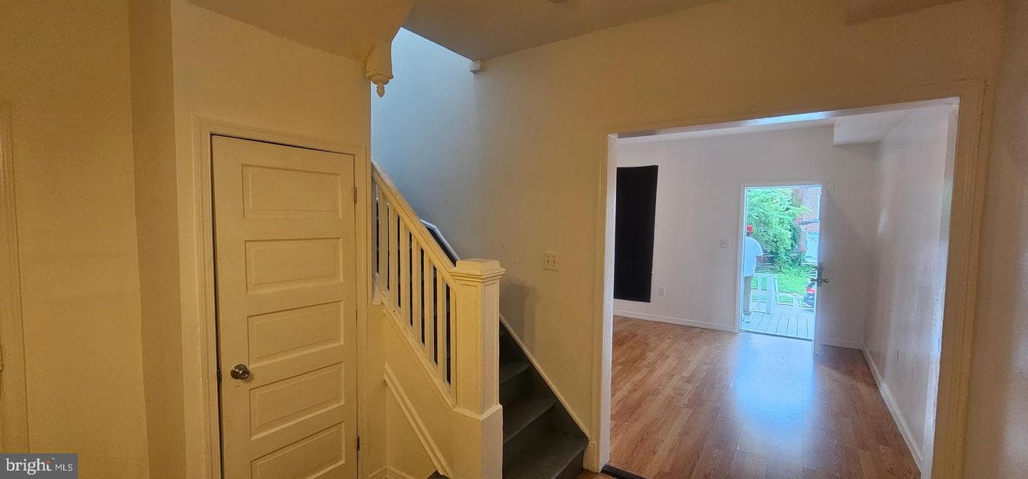 2548 Oswego Avenue photo 10