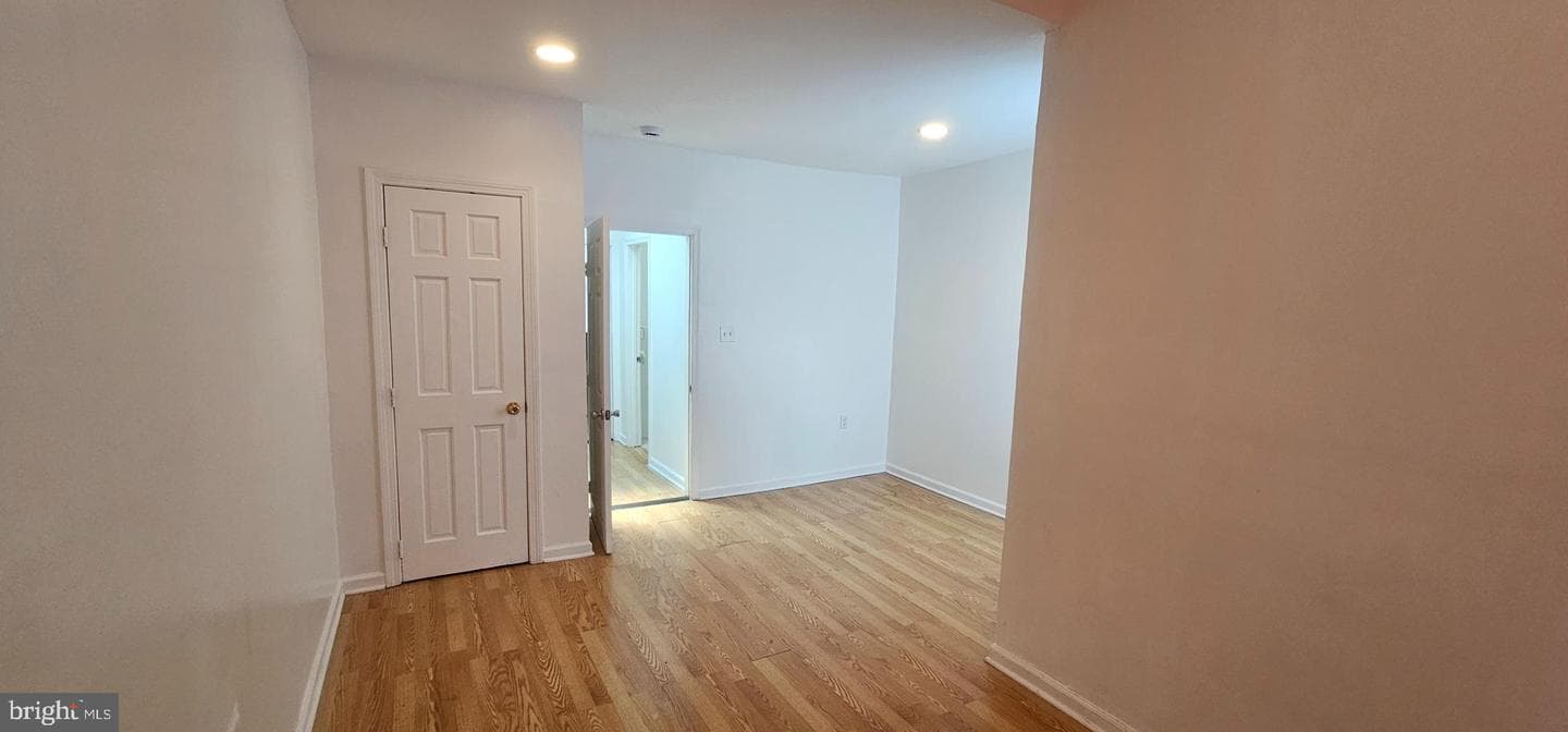 2548 Oswego Avenue photo 13
