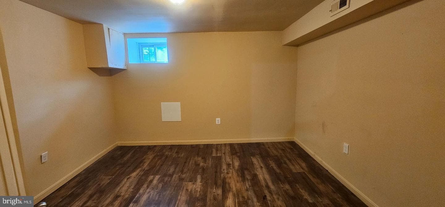 2548 Oswego Avenue photo 21