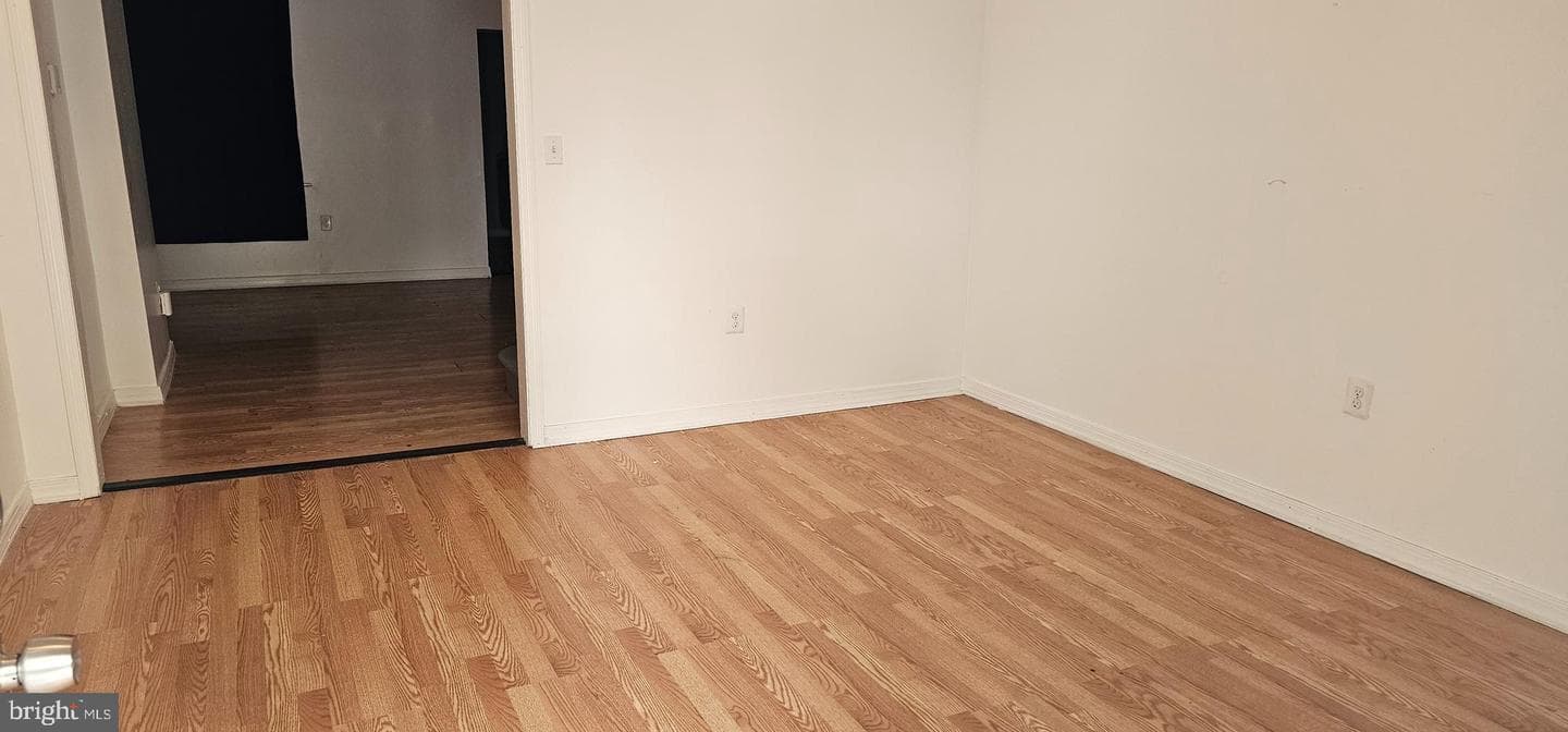 2548 Oswego Avenue photo 3