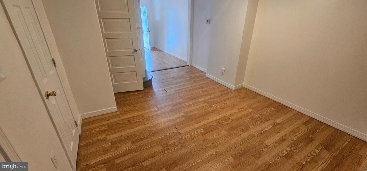 2548 Oswego Avenue photo 5