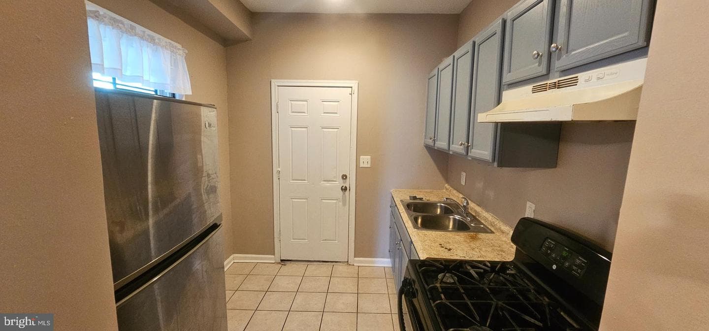 2548 Oswego Avenue photo 8