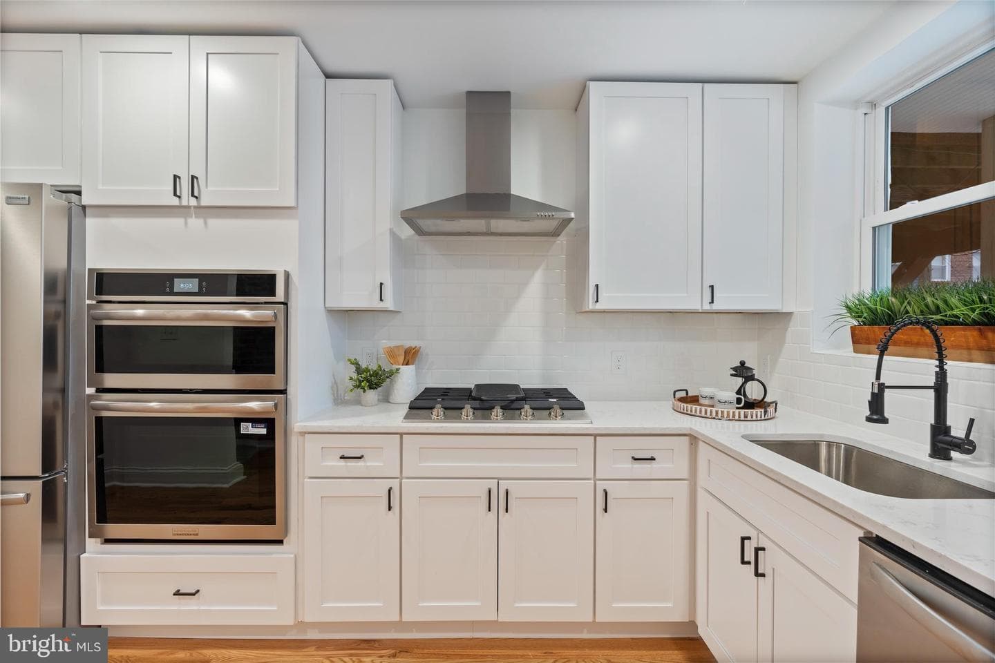 1352 Andre Street photo 10