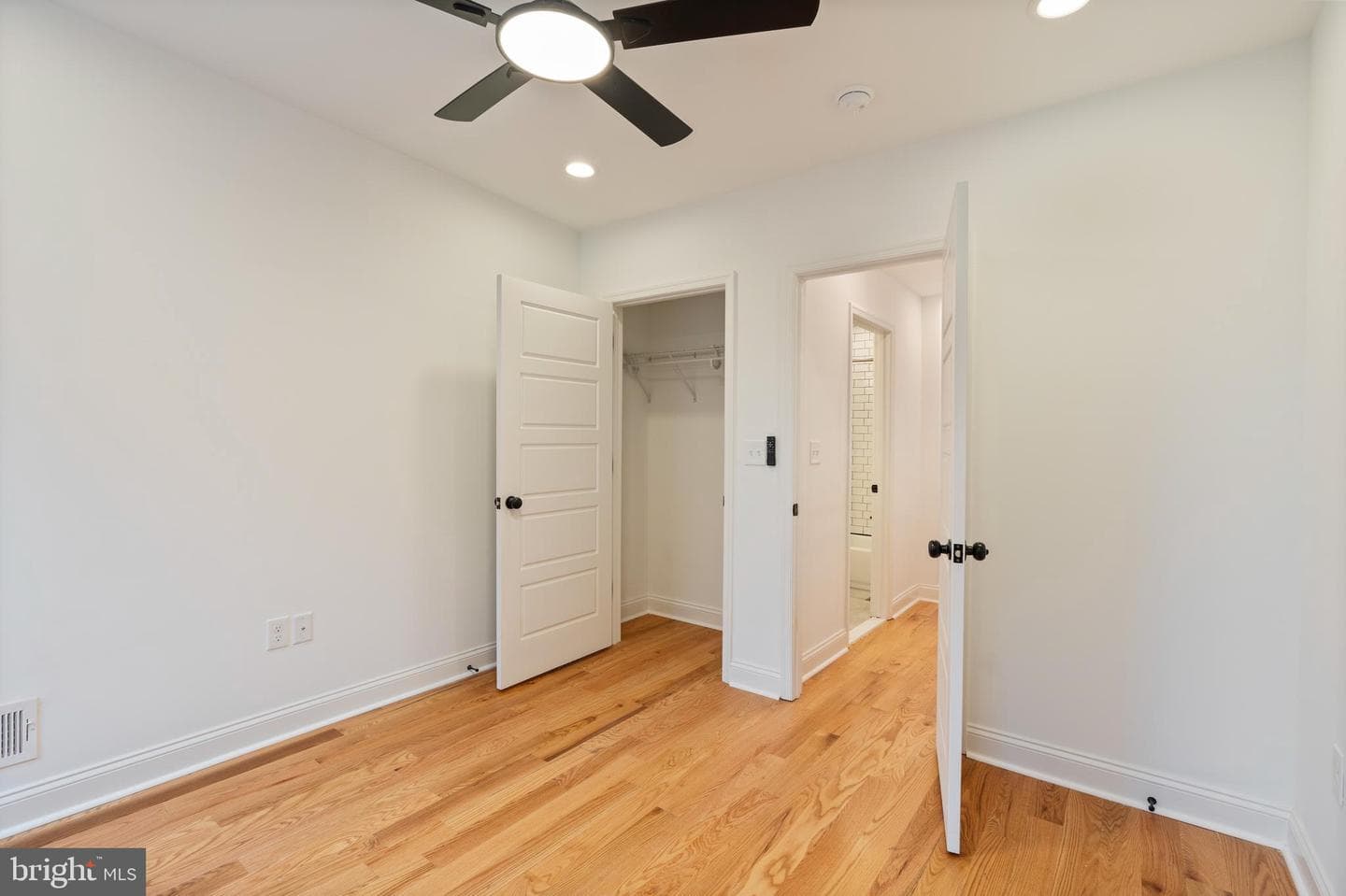 1352 Andre Street photo 28