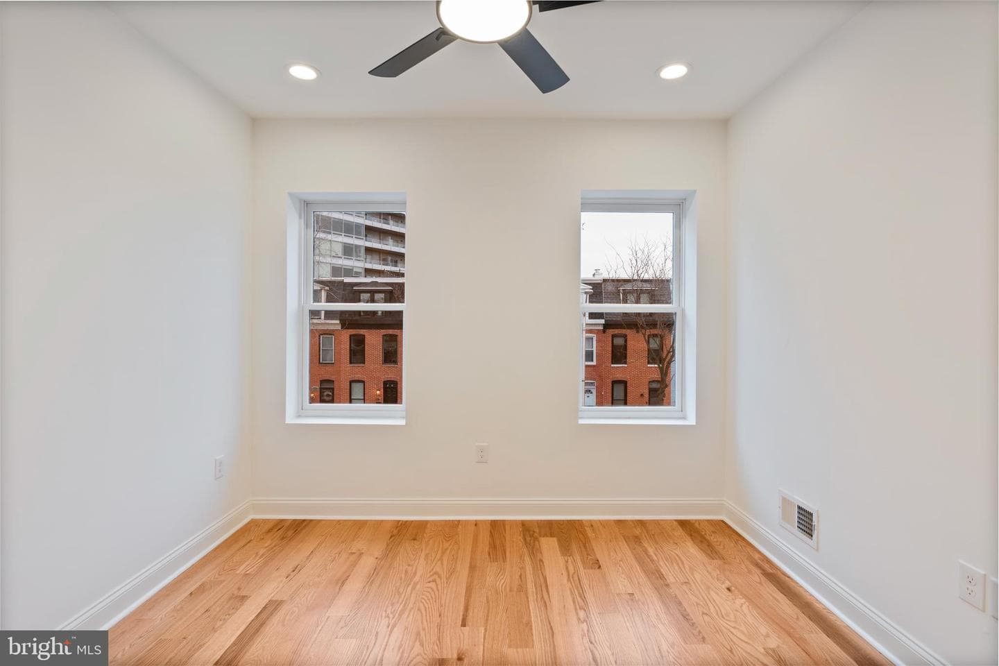1352 Andre Street photo 29