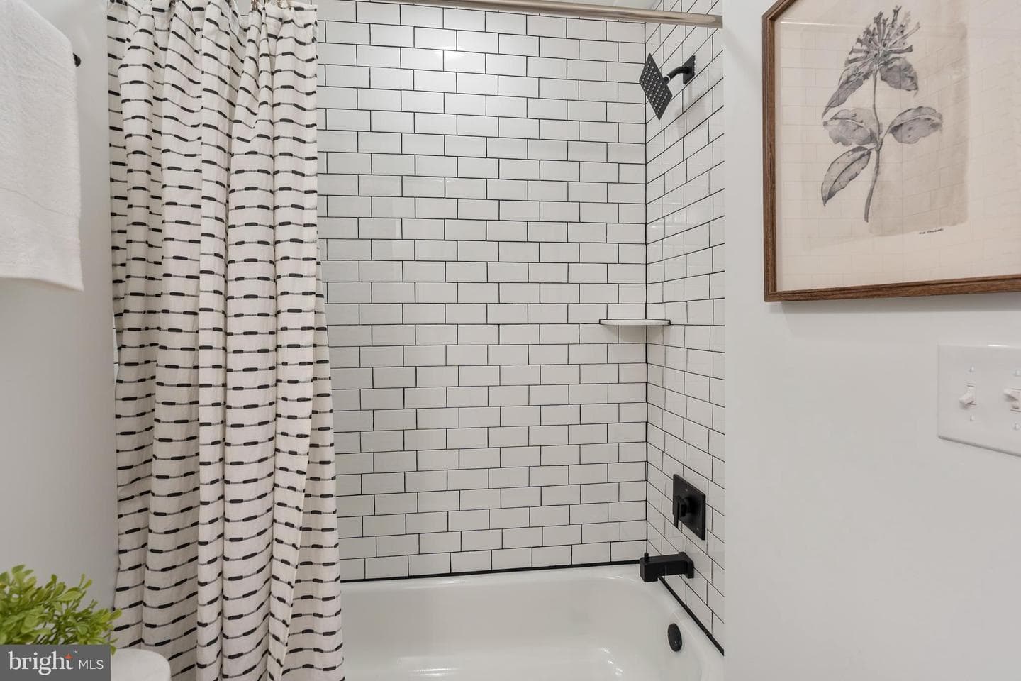 1352 Andre Street photo 31