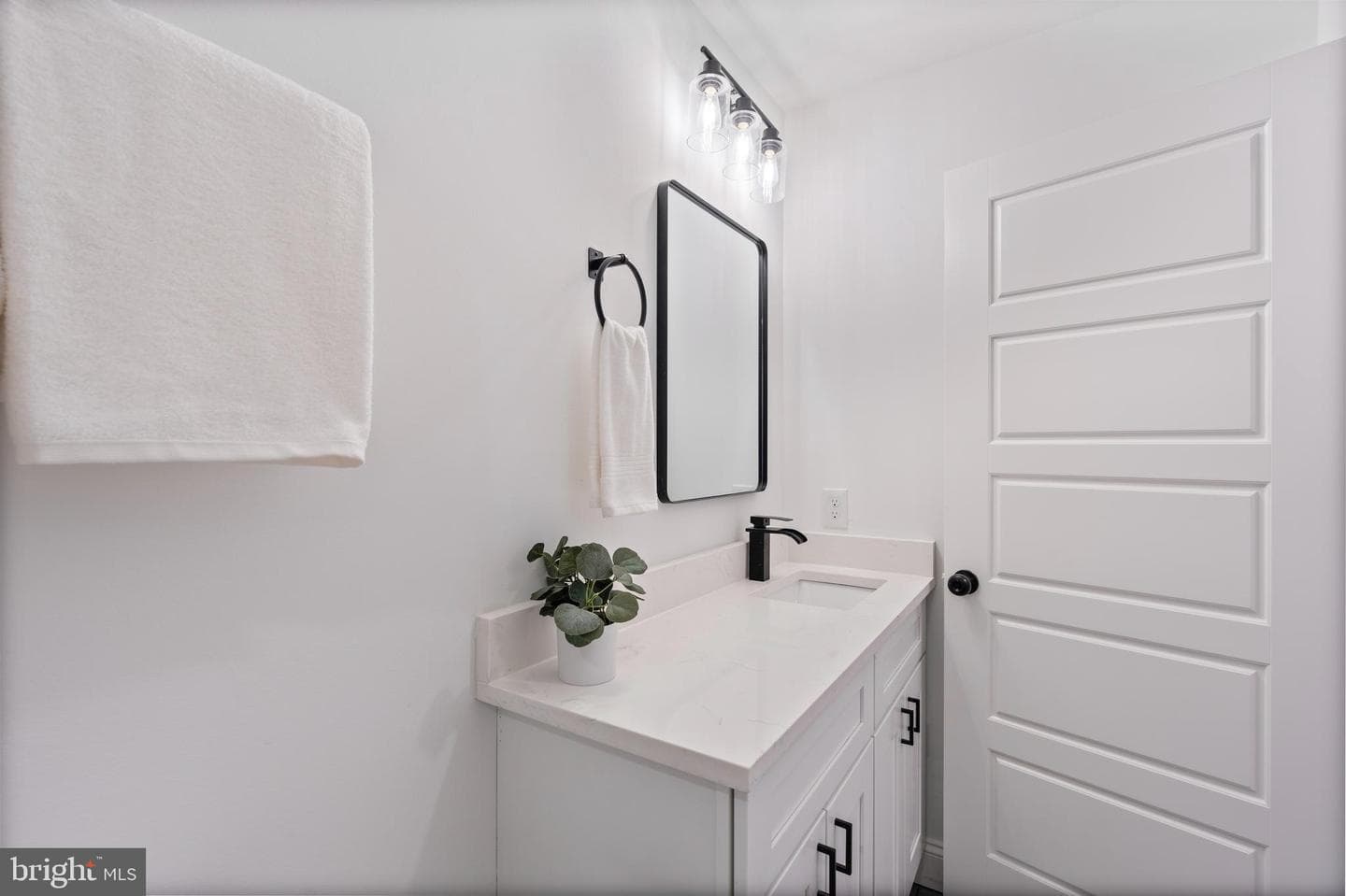 1352 Andre Street photo 34