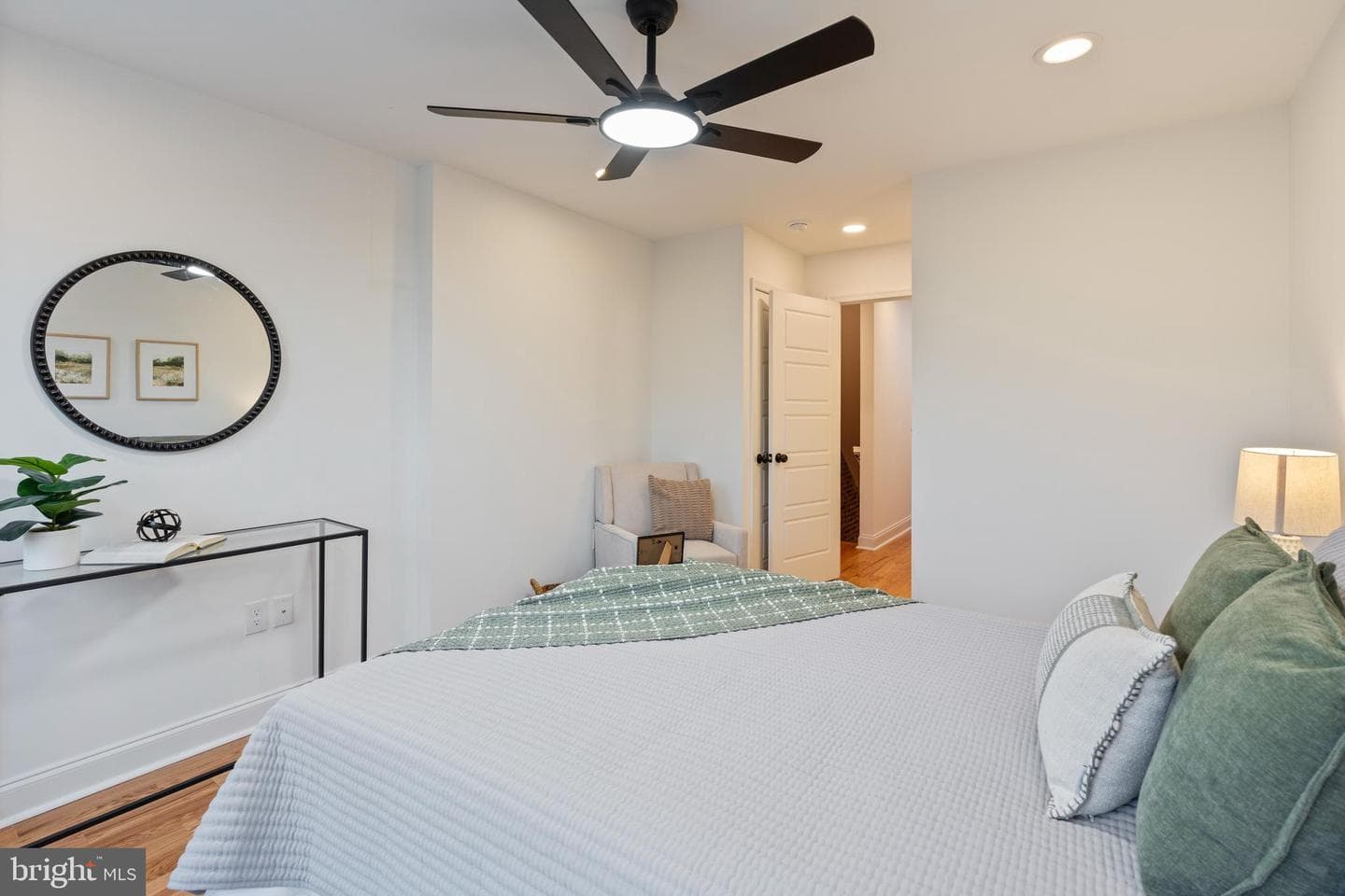 1352 Andre Street photo 37