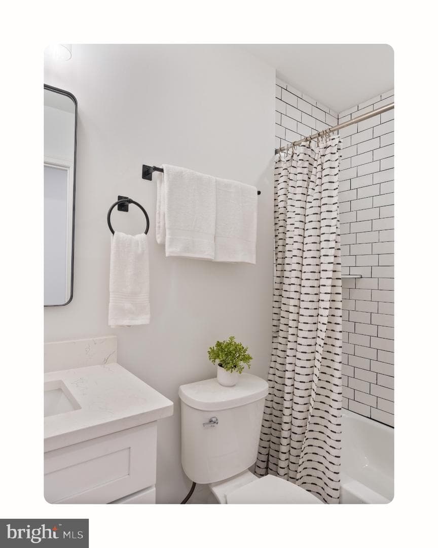 1352 Andre Street photo 38