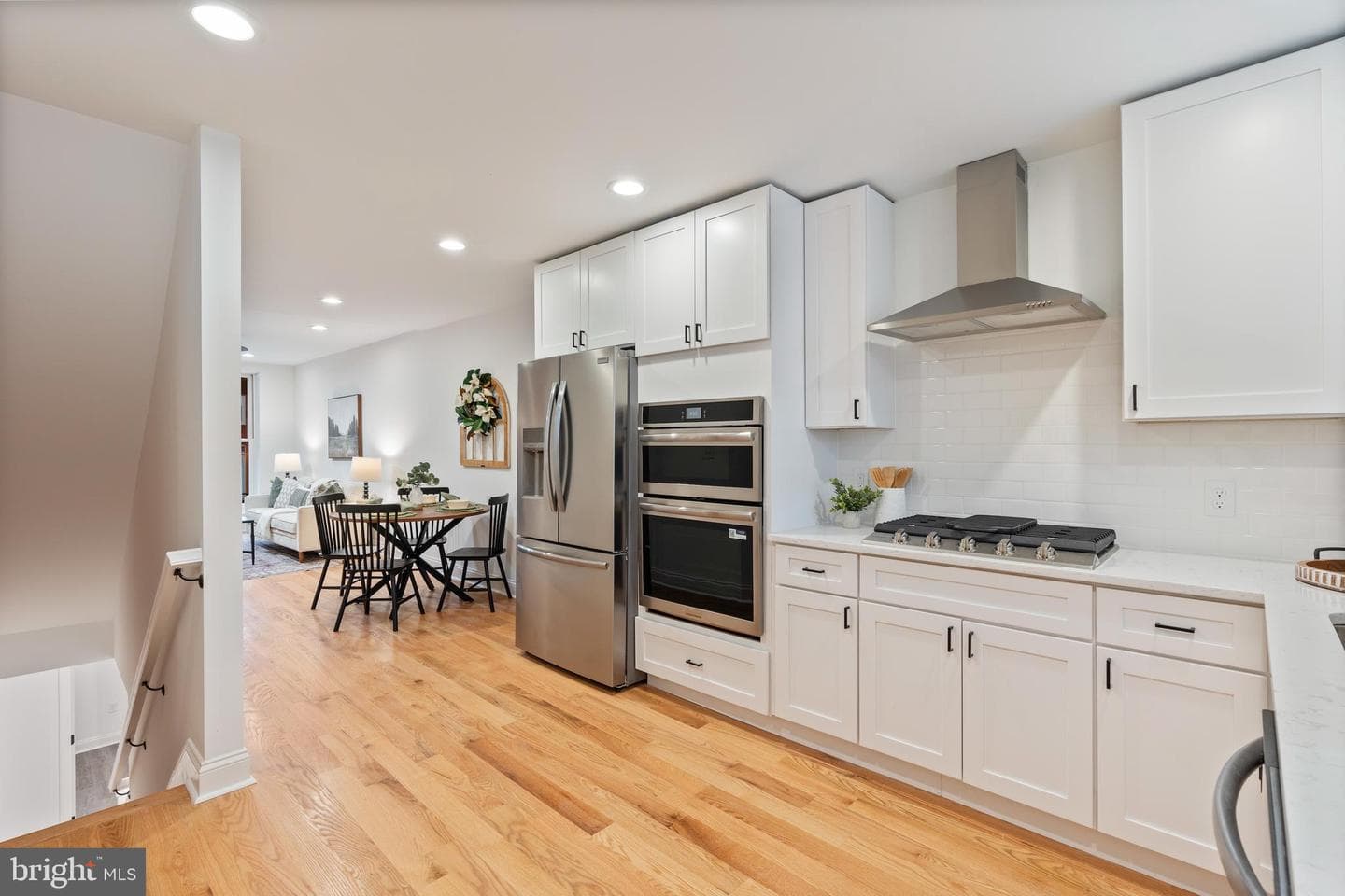 1352 Andre Street photo 9