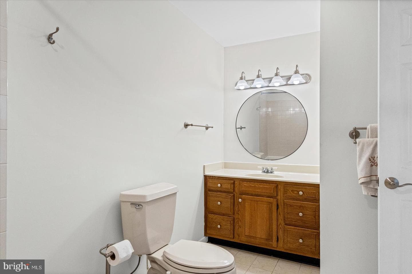 2208 E Lombard Street photo 14