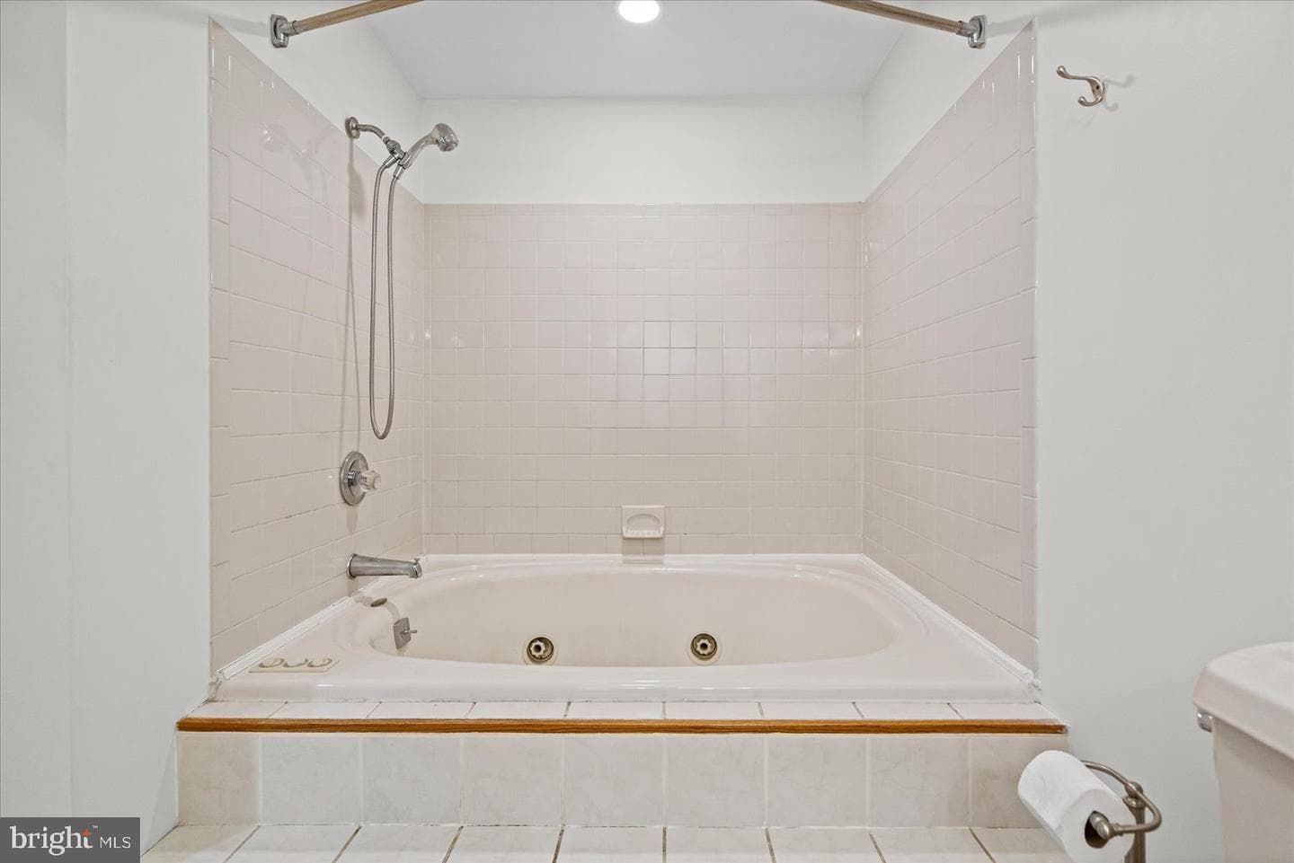 2208 E Lombard Street photo 19