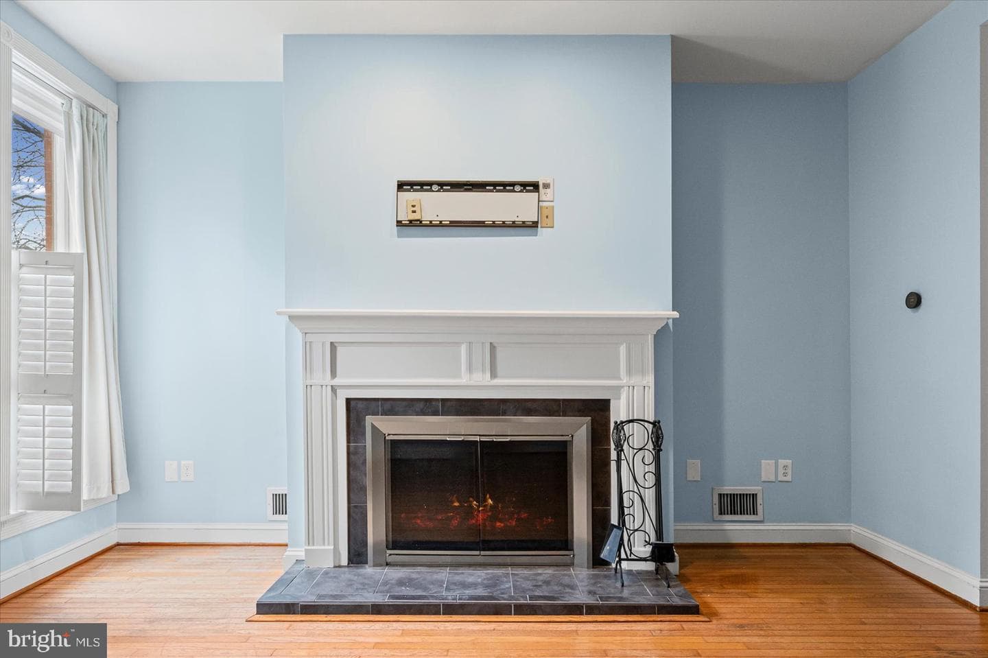 2208 E Lombard Street photo 3