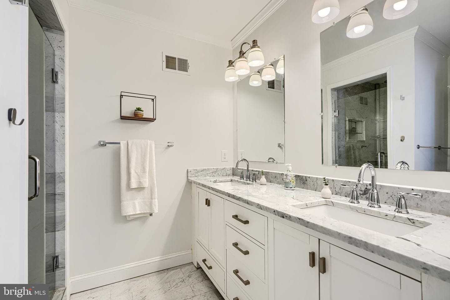 228 S Washington Street photo 29