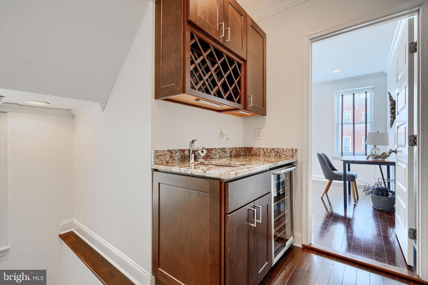 228 S Washington Street photo 32