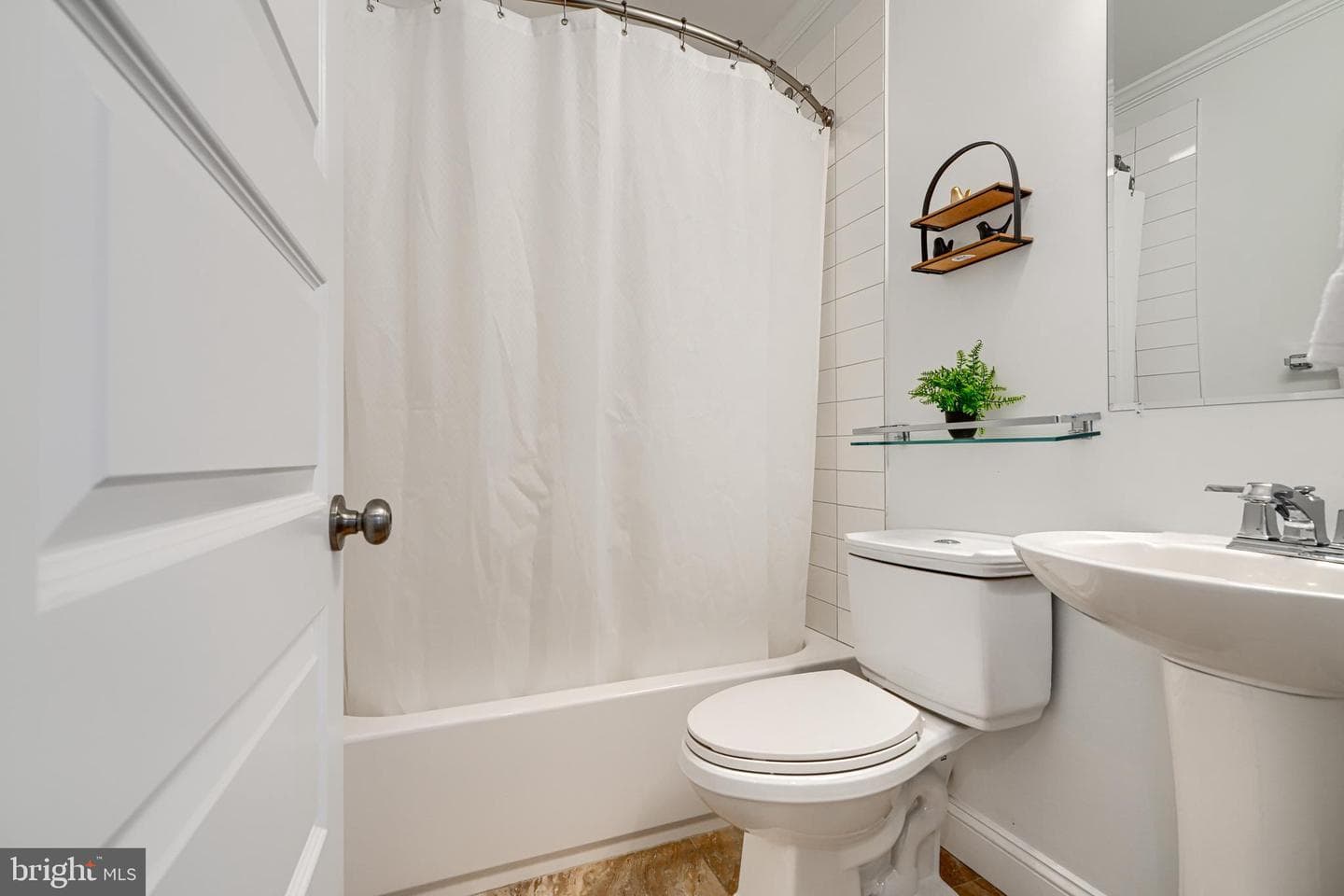 228 S Washington Street photo 38