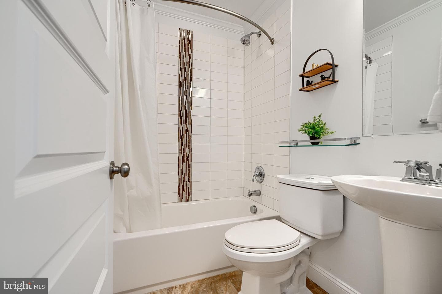 228 S Washington Street photo 39