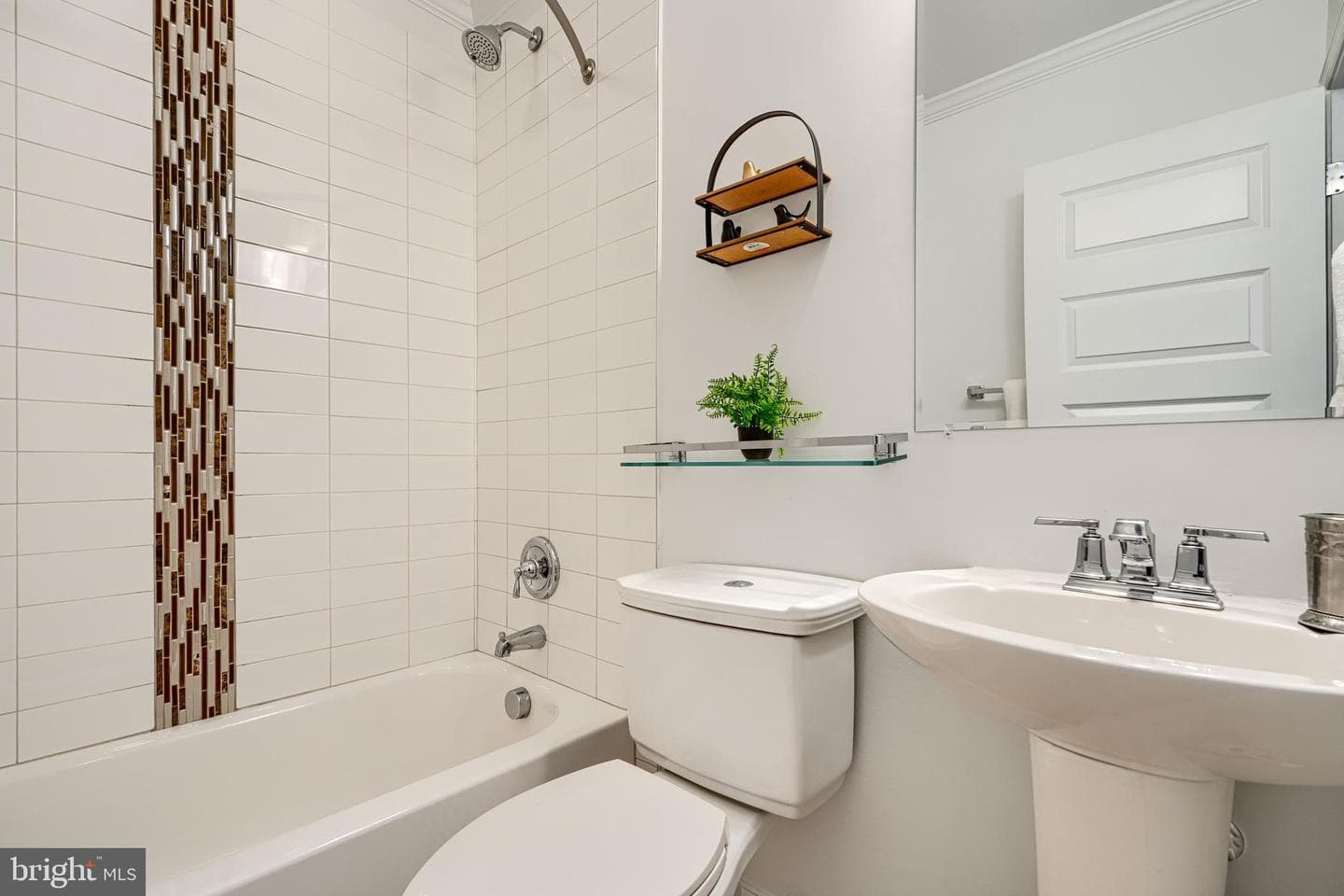 228 S Washington Street photo 40