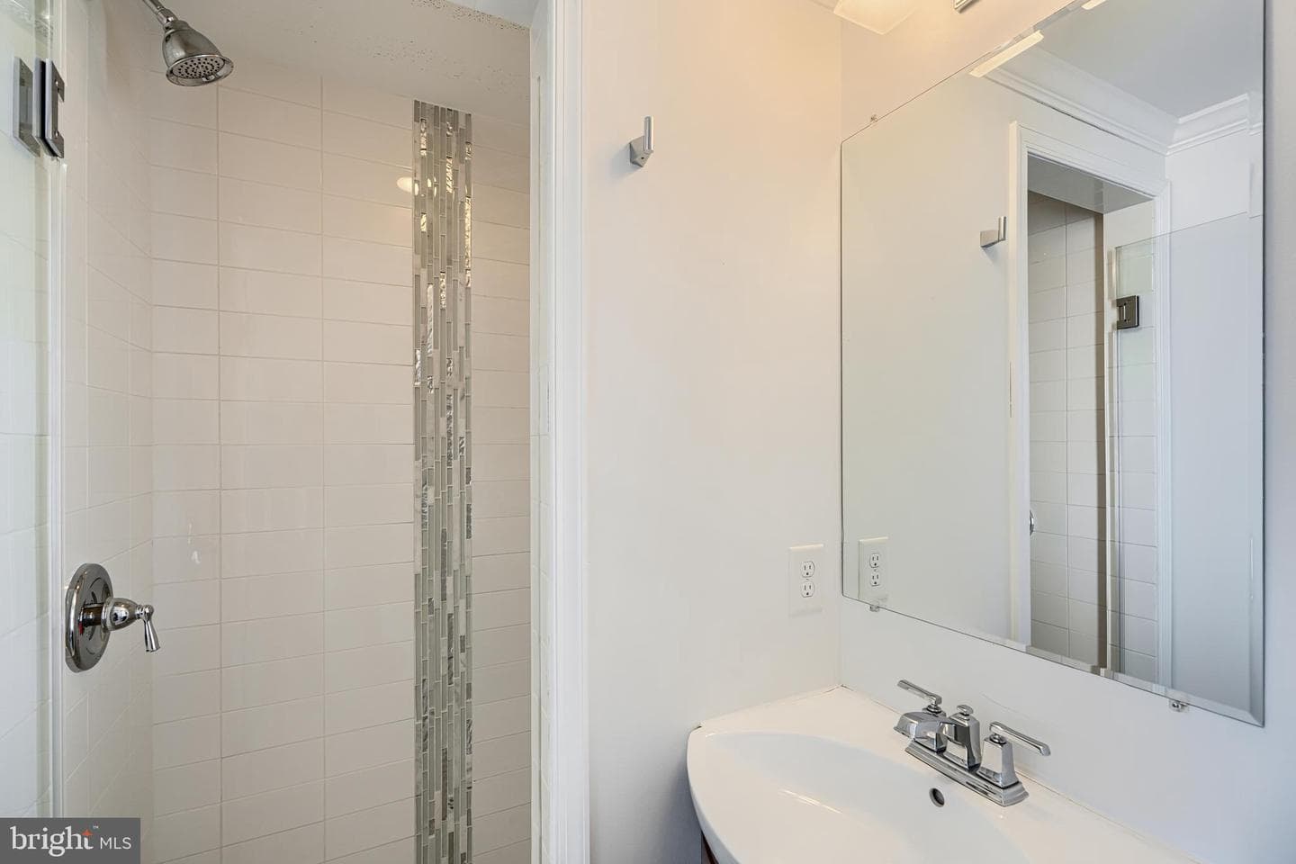 228 S Washington Street photo 46