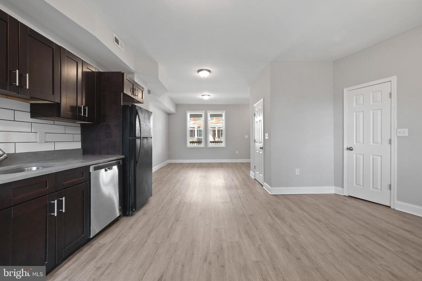 665 Dumbarton Avenue photo 10