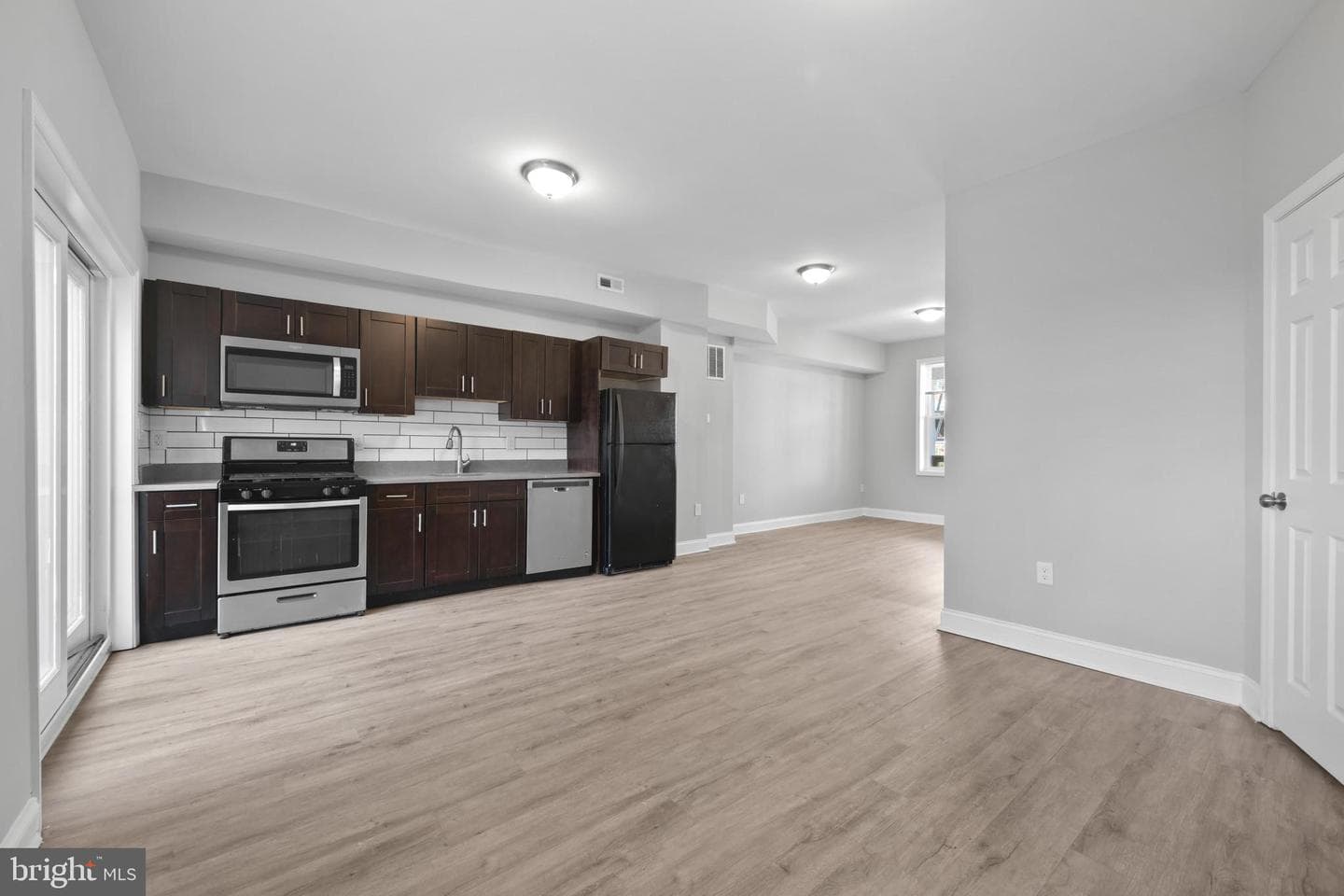 665 Dumbarton Avenue photo 11