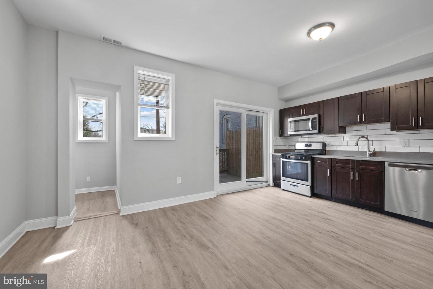 665 Dumbarton Avenue photo 12