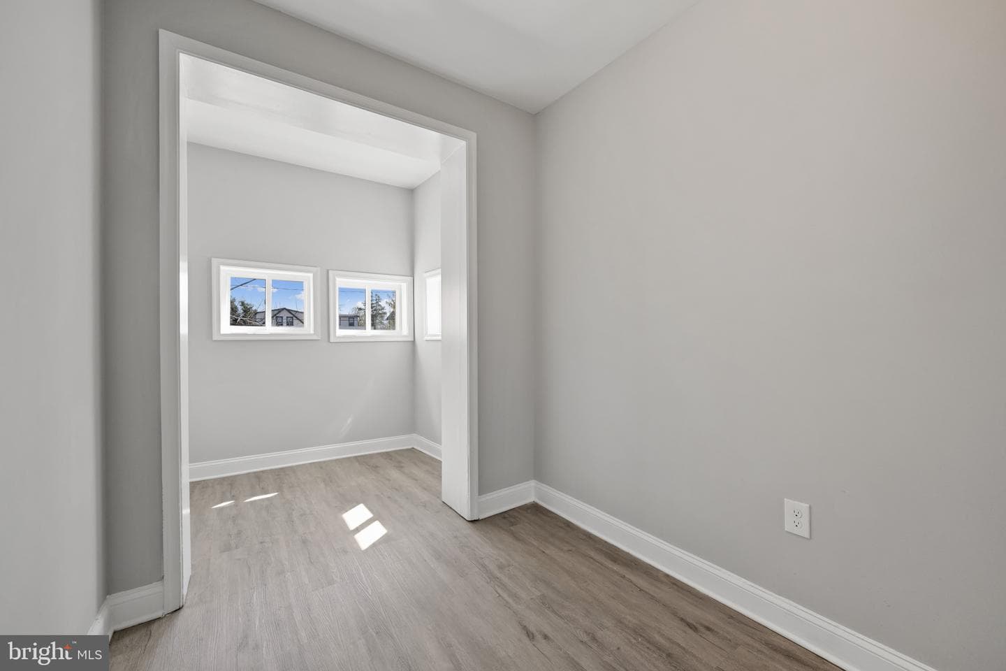 665 Dumbarton Avenue photo 25