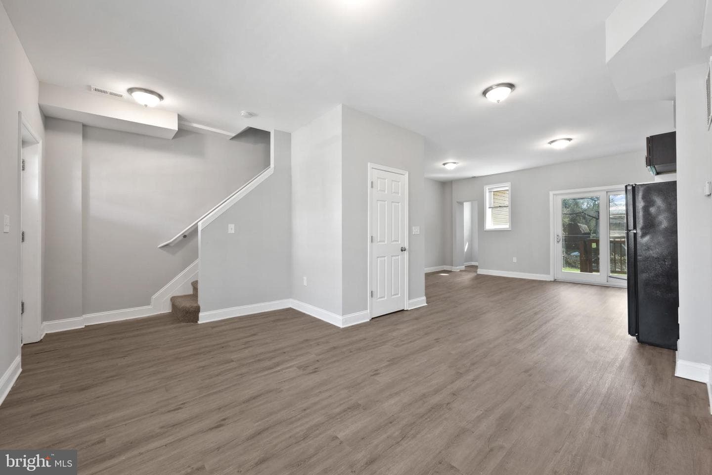 665 Dumbarton Avenue photo 7