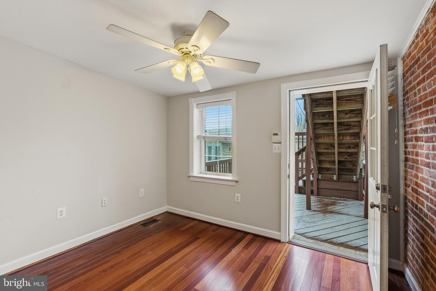 102 Burnett Street photo 13