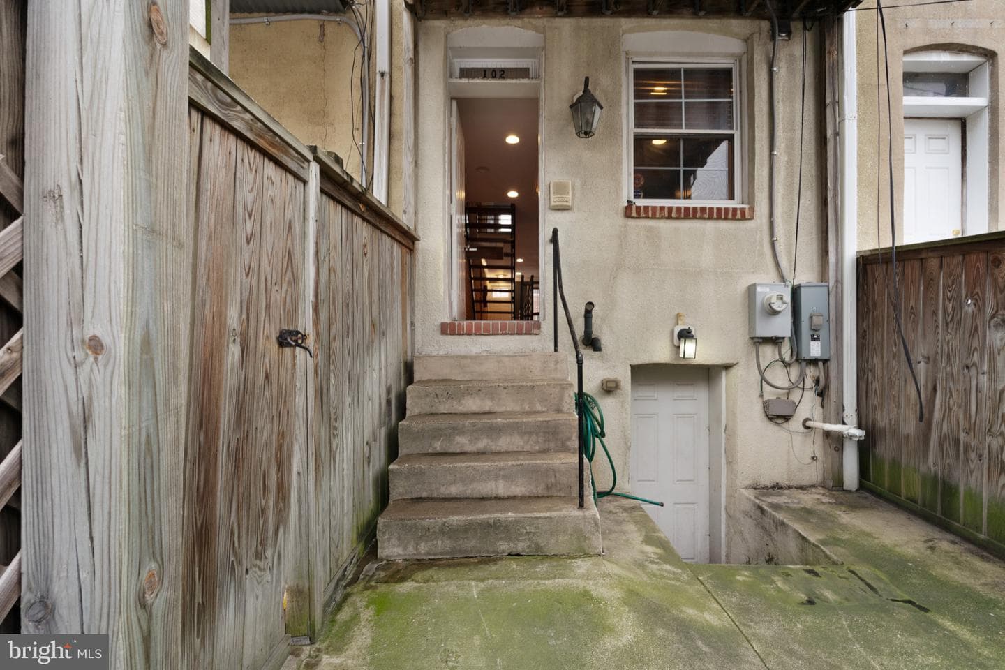 102 Burnett Street photo 35