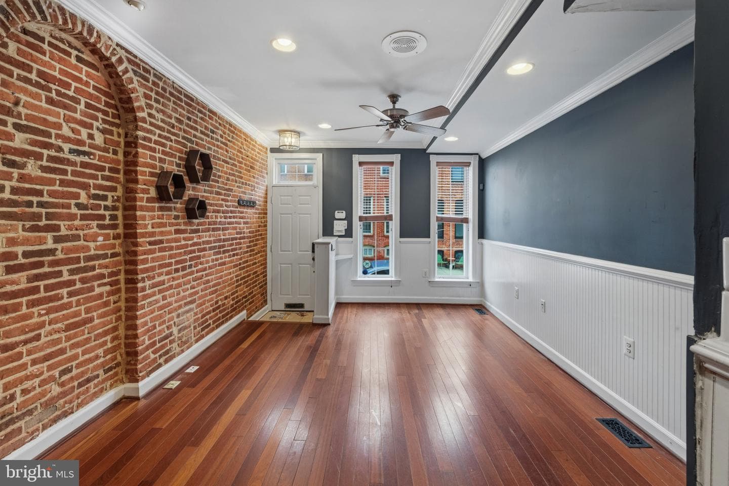 102 Burnett Street photo 8