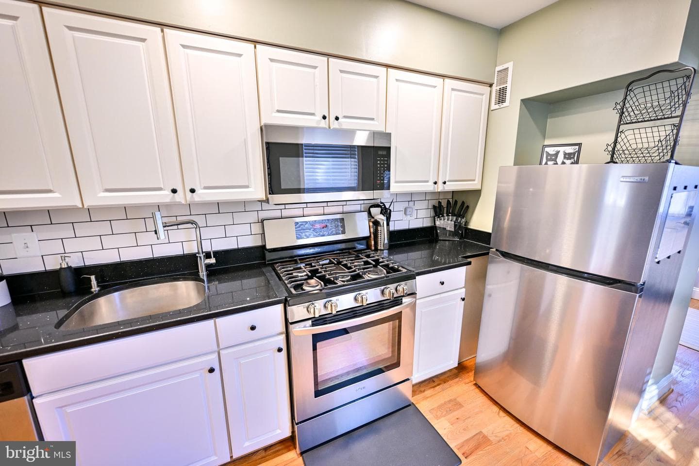2540 Fleet Street photo 21