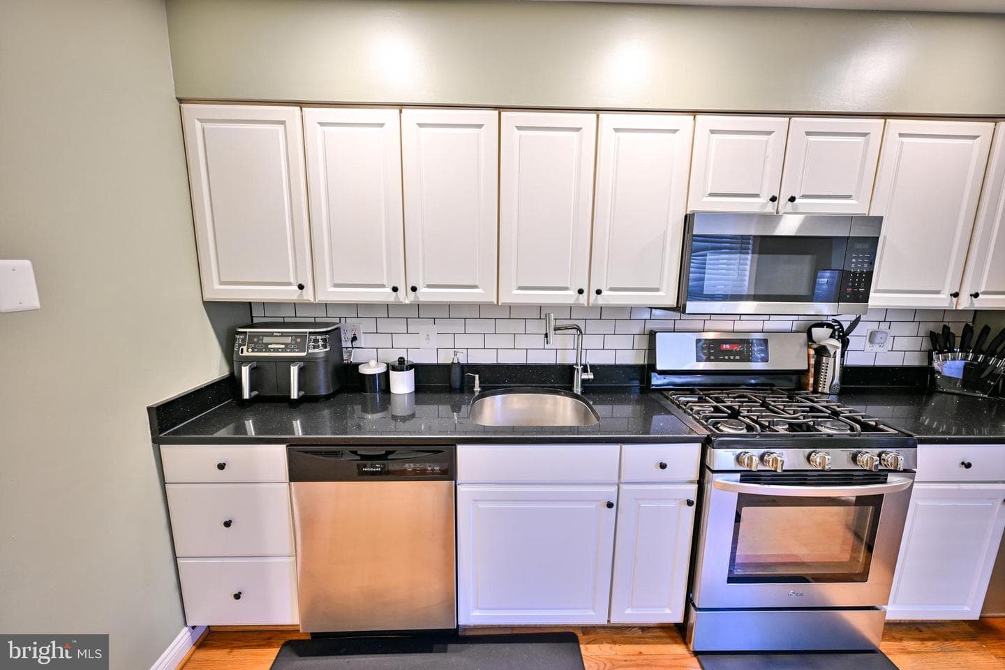 2540 Fleet Street photo 22