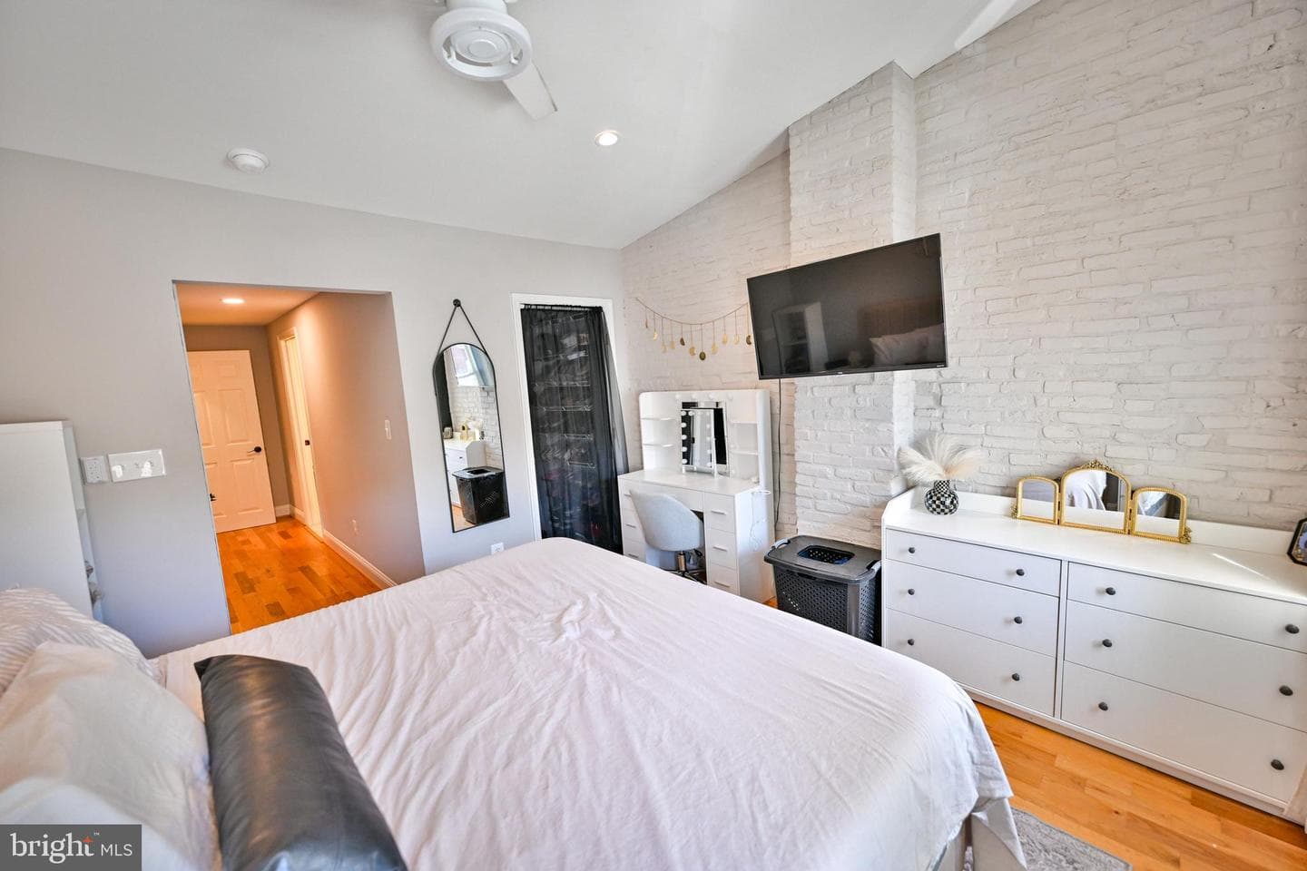 2540 Fleet Street photo 33