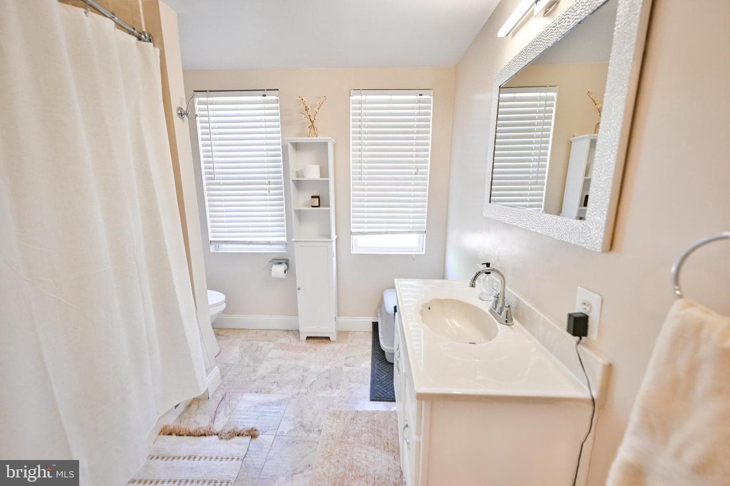 2540 Fleet Street photo 40