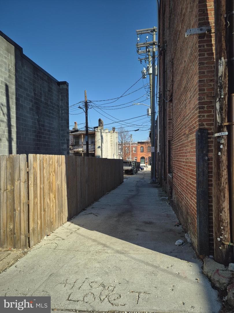 707 N Duncan Street photo 21