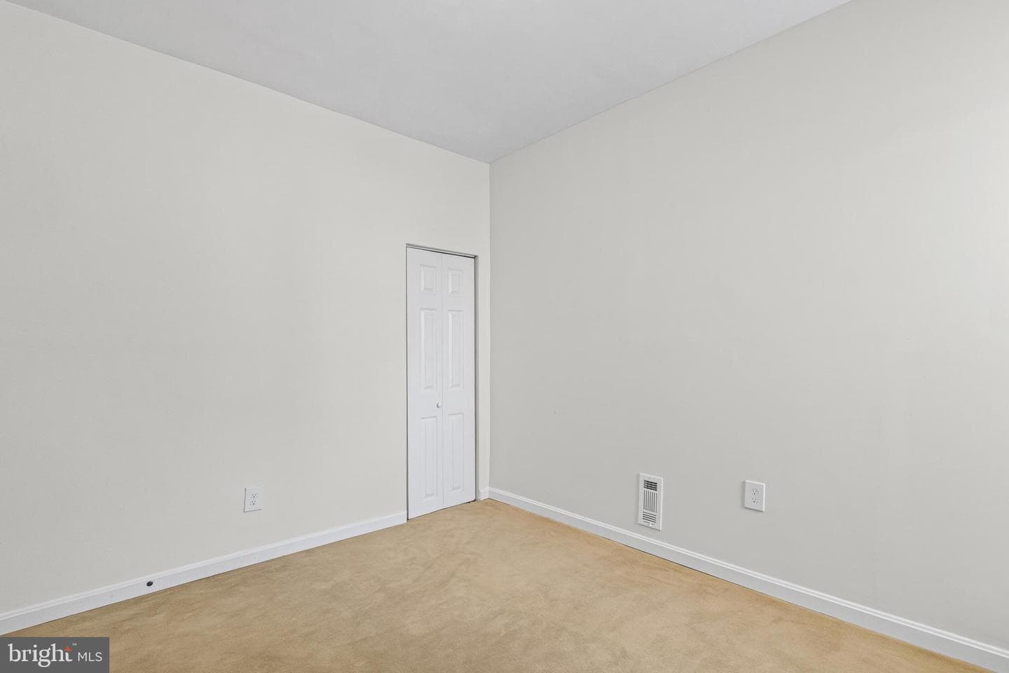 2828 Woodbrook Avenue photo 7