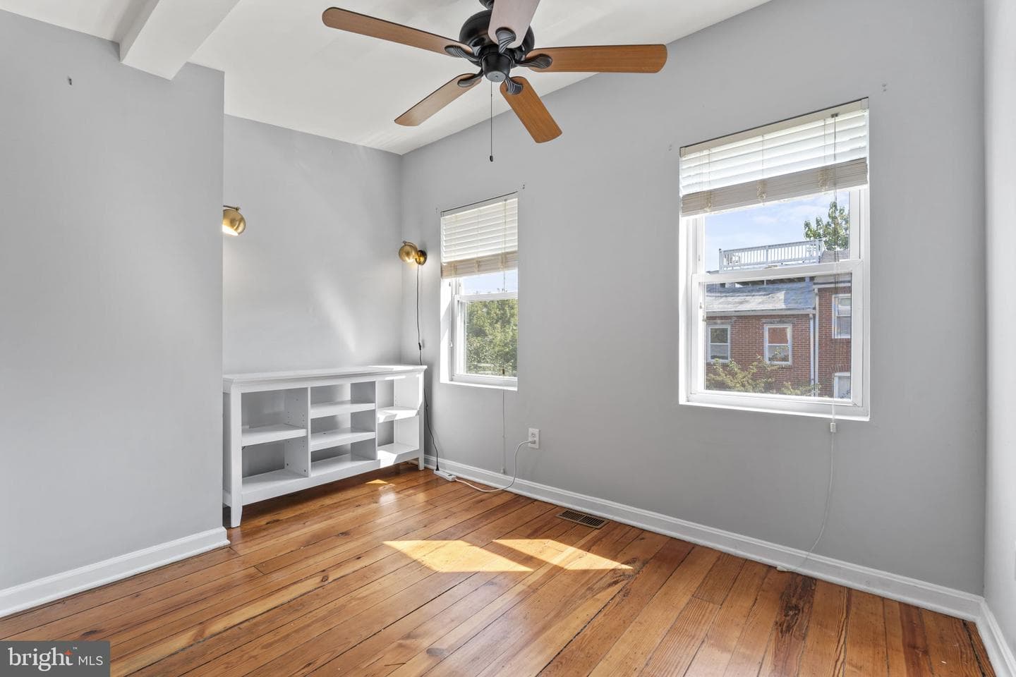 1206 William Street photo 3