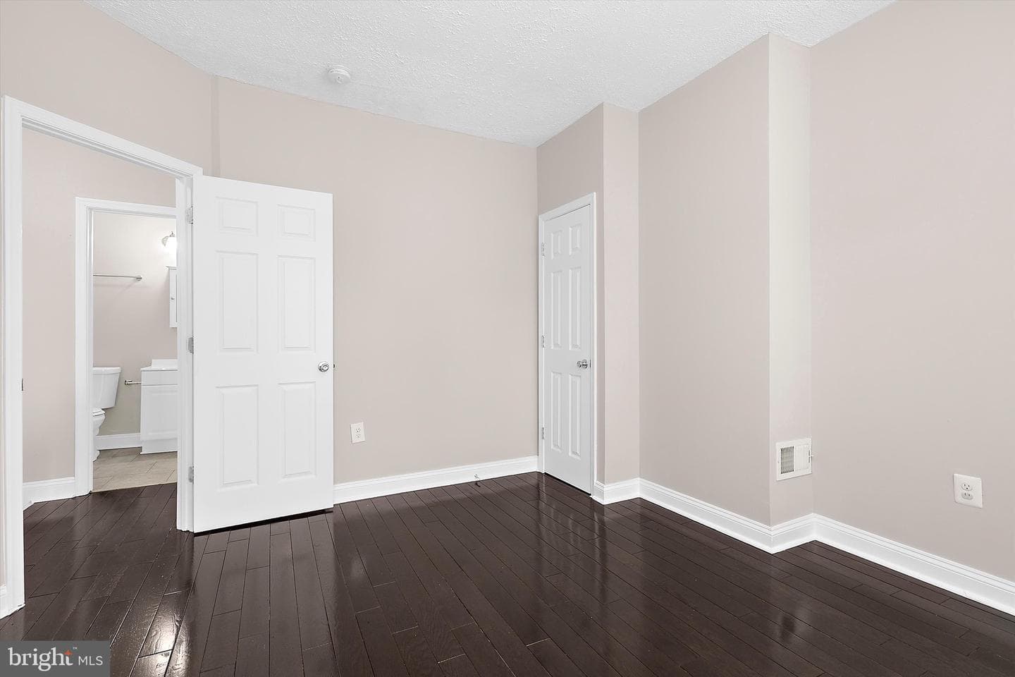 2001 Poplar Grove Street photo 19