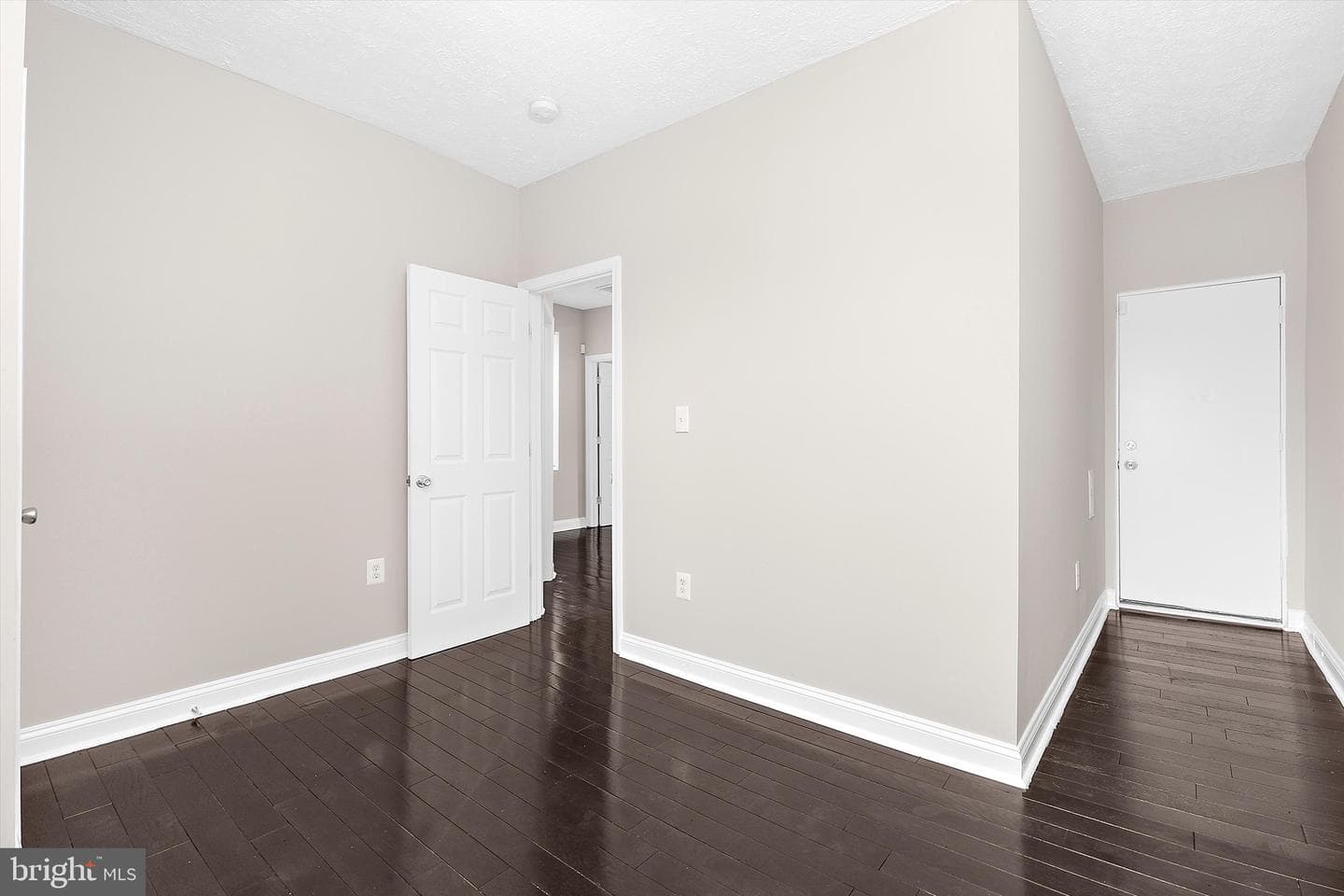 2001 Poplar Grove Street photo 23