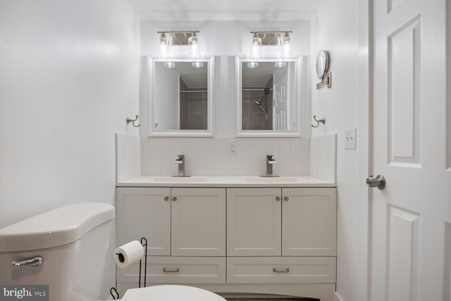 451 W 24th Street photo 23