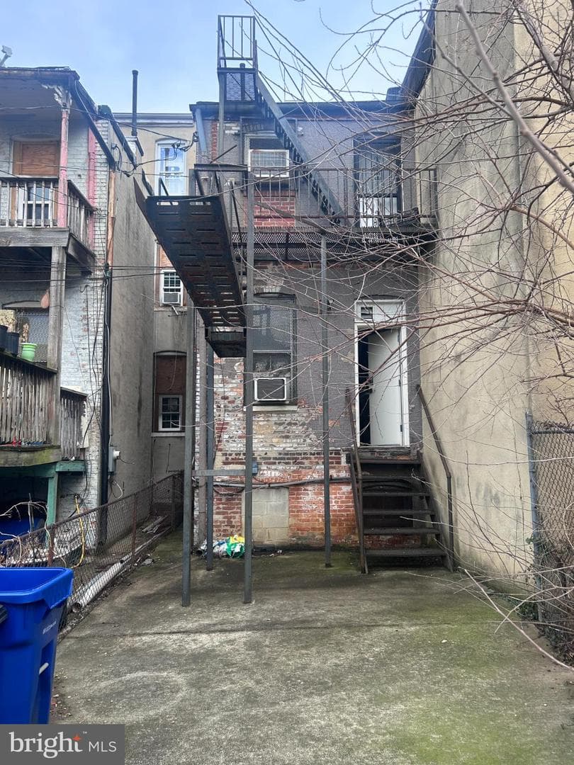 10 N Pulaski Street photo 24