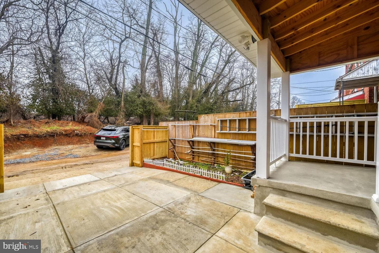 4543 N Rogers Avenue photo 22
