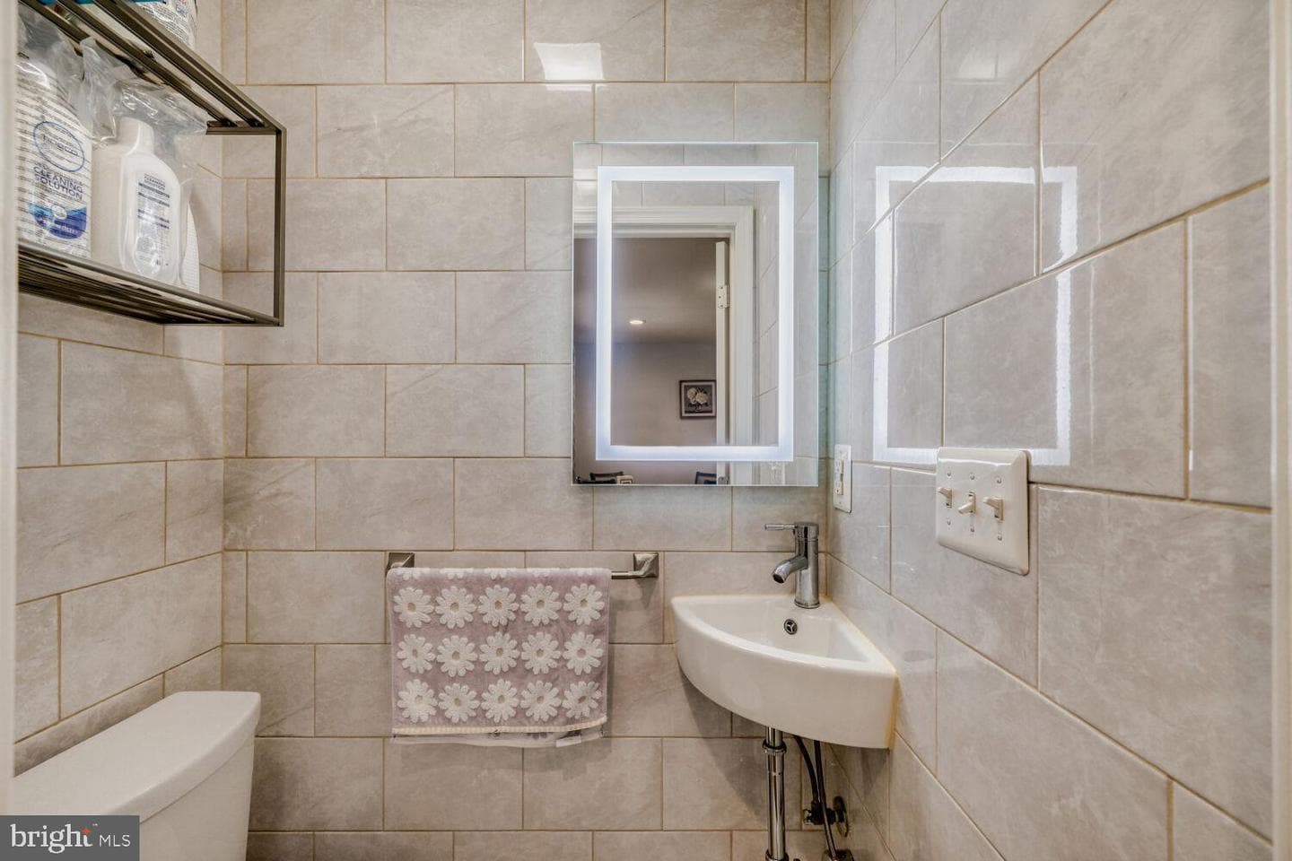 4543 N Rogers Avenue photo 8