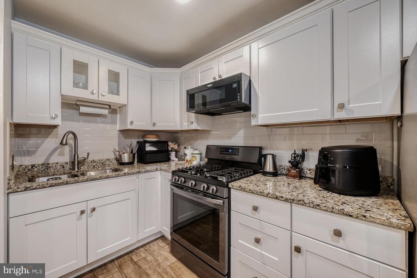 4543 N Rogers Avenue photo 9