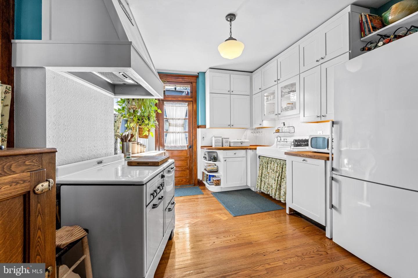 217 W 27th Street W photo 13