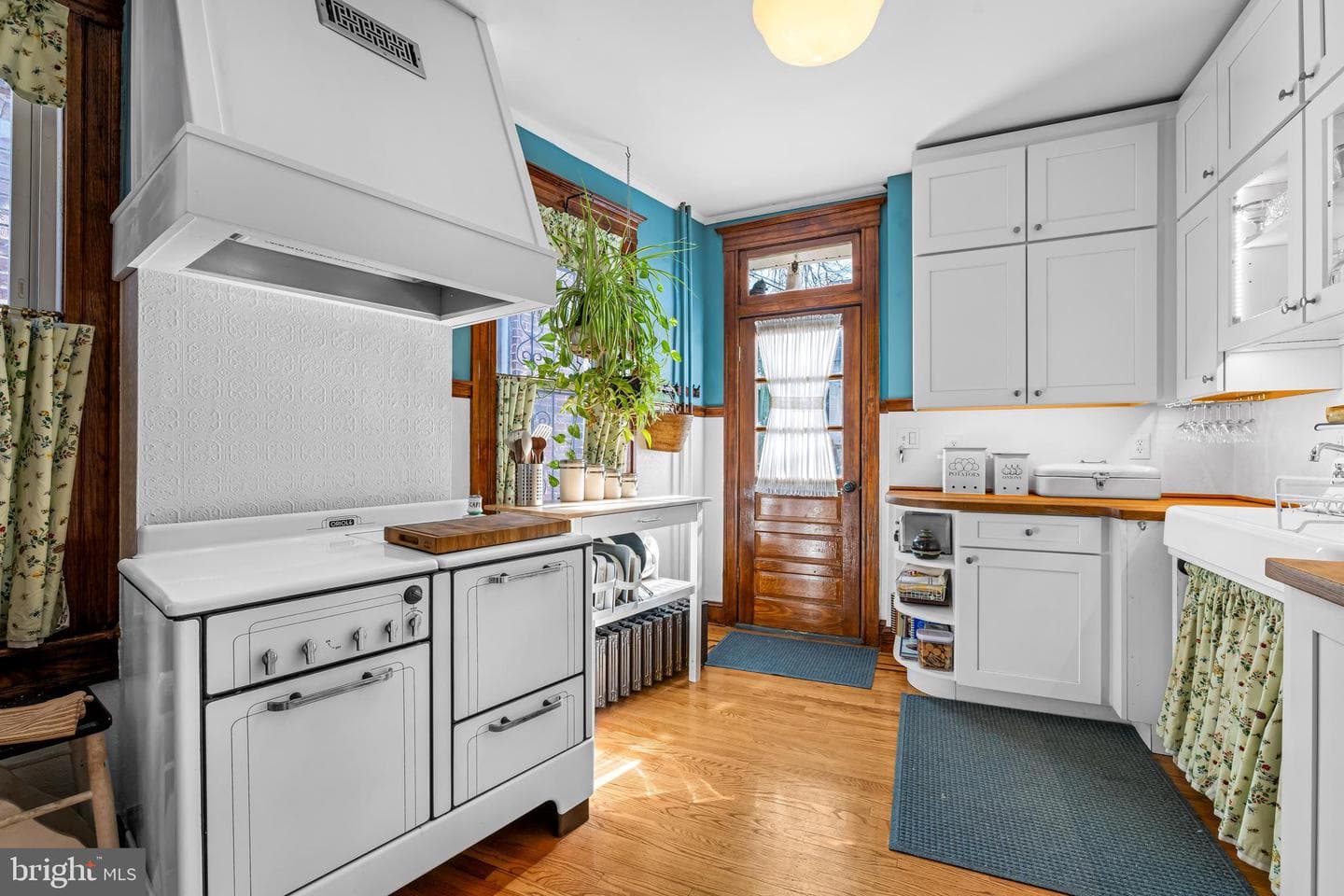 217 W 27th Street W photo 14