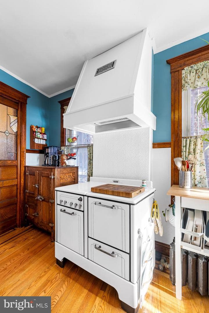 217 W 27th Street W photo 15